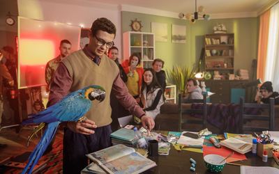 В России снимают фильм "Возвращение попугая Кеши" с Никитой Кологривым — первые фото