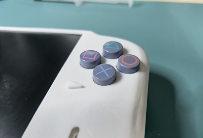 Игрок превратил оригинальную консоль PlayStation в портативную — вот что у него получилось