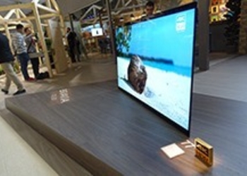 Sony продемонстрировала самый большой телевизор BRAVIA OLED KD-77A1 на выставке IFA 2017