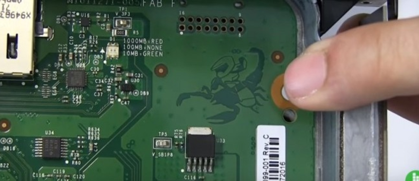 Xbox One X - внутри консоли нашли пасхалку