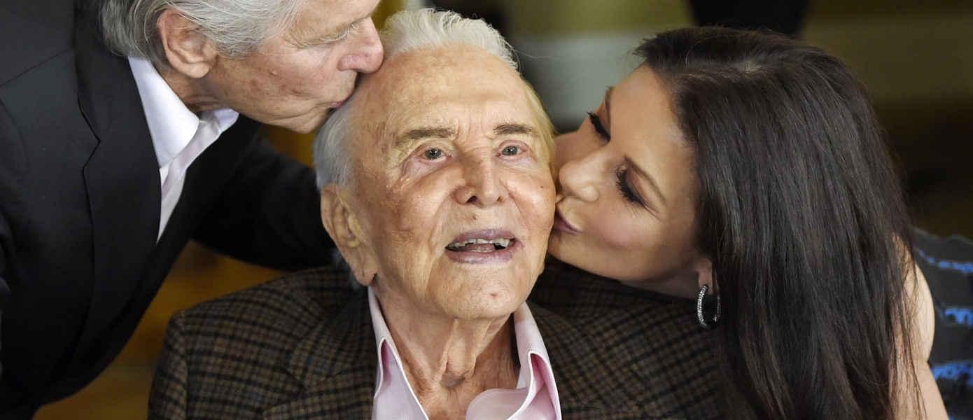 Легендарный актер Кирк Дуглас скончался в возрасте 103 лет