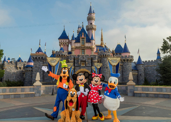 Микки Мауса сразил коронавирус: Disney закрывает парки развлечений в США и Франции