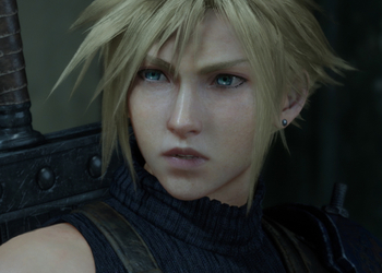Выглядит впечатляюще: Японский фанат Final Fantasy VII воссоздал из картона меч Клауда