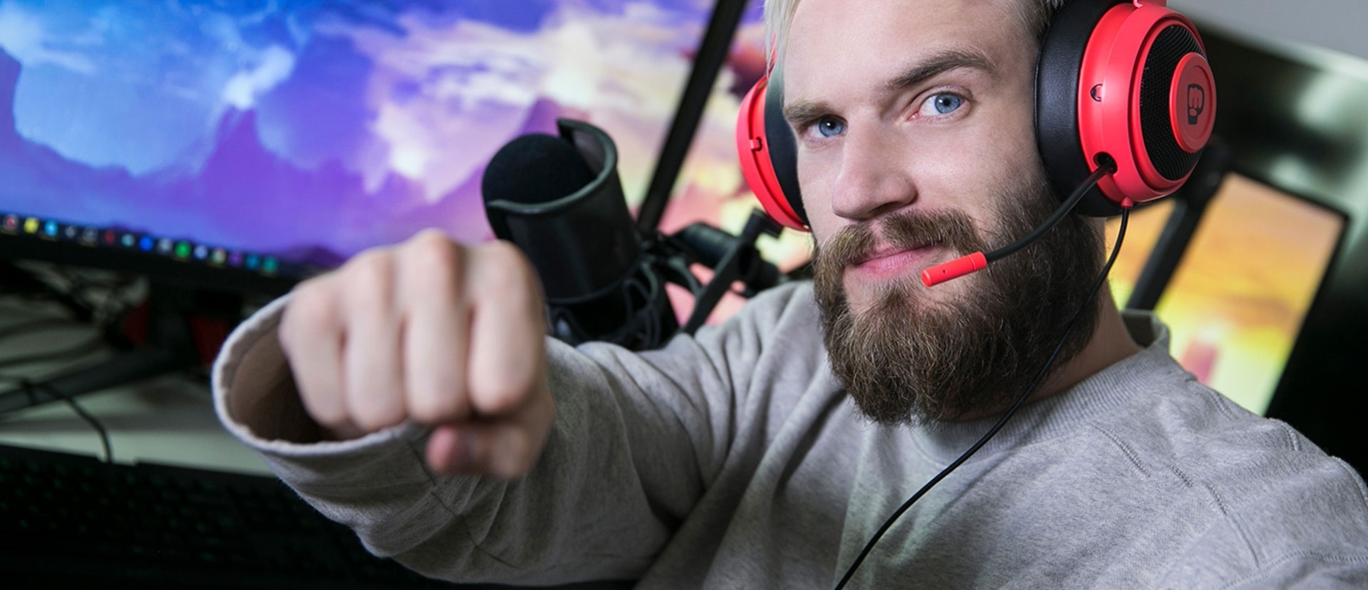 Лучшие видео блоггеры. ПЬЮДИПАЙ. Блоггер ПЬЮДИПАЙ. PEWDIEPIE 2023. Самый популярный видеоблогер.