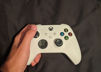 В сети появились фото коробки из-под контроллера для Xbox Series S — его купили на аукционе за 35 долларов