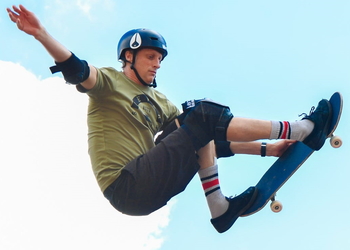 Легенда скейтбординга Тони Хоук вспомнил молодость и снялся в рекламном ролике Tony Hawk's Pro Skater 1 + 2