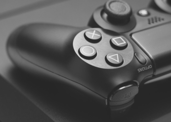 Прощание с близким другом: Российские геймеры массово продают PlayStation 4, готовясь к выходу PlayStation 5