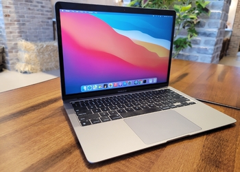 MacBook Air на базе Apple M1 без труда запускает все приложения подряд — видео