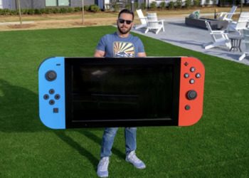 Не потеряется: Энтузиаст создал самую большую в мире консоль Nintendo Switch