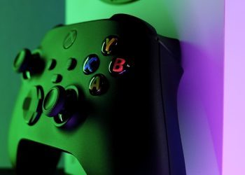 В Великобритании Xbox Series X|S быстро догоняет Switch и PS5 по продажам за 2021 год - в апреле Microsoft обошла Sony