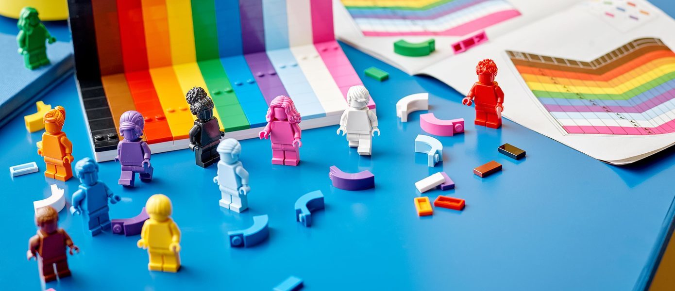 Радужные человечки: LEGO представила первый ЛГБТ-набор 18+