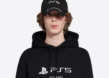 Футболка дороже PlayStation 5: Sony и бренд Balenciaga представили коллекцию одежды