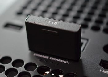 Xbox Series X|S умеют распознавать сторонний SSD как проприетарную карту расширения - нужен только переходник