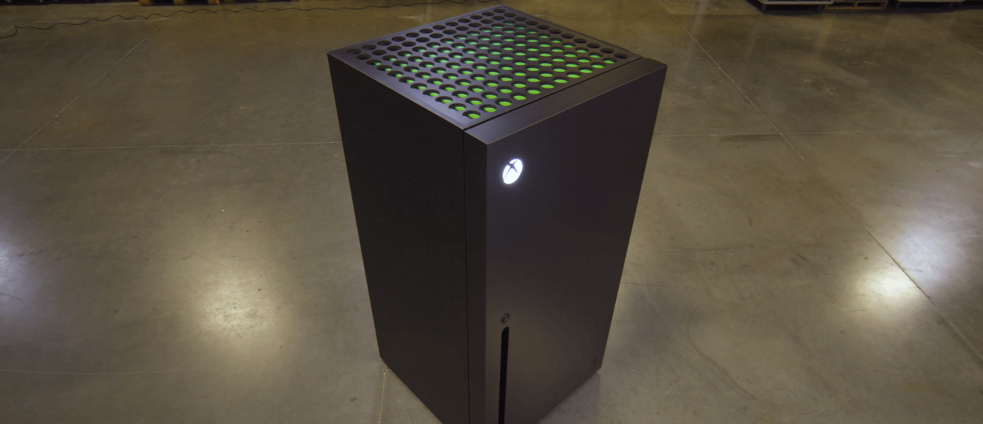 Распаковка Xbox Mini-Fridge - официального мини-холодильника в виде консоли Xbox Series X