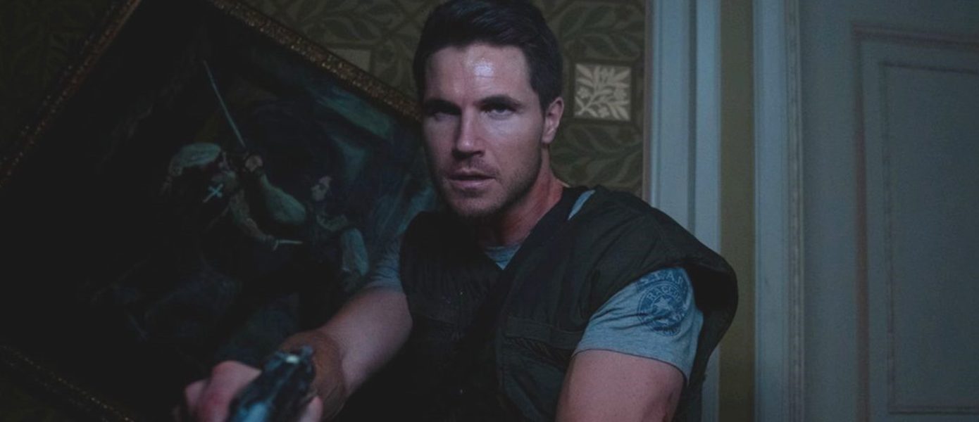 Исполнитель роли Криса играет в Resident Evil в новом ролике фильма