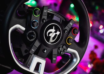 Sony показала новые изображения руля для Gran Turismo 7 от Fanatec