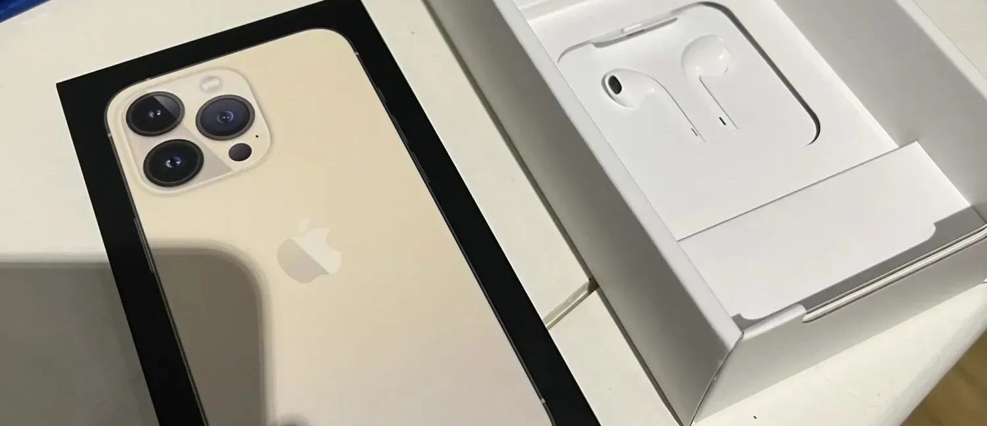 Apple удалит наушники из комплекта iPhone во Франции