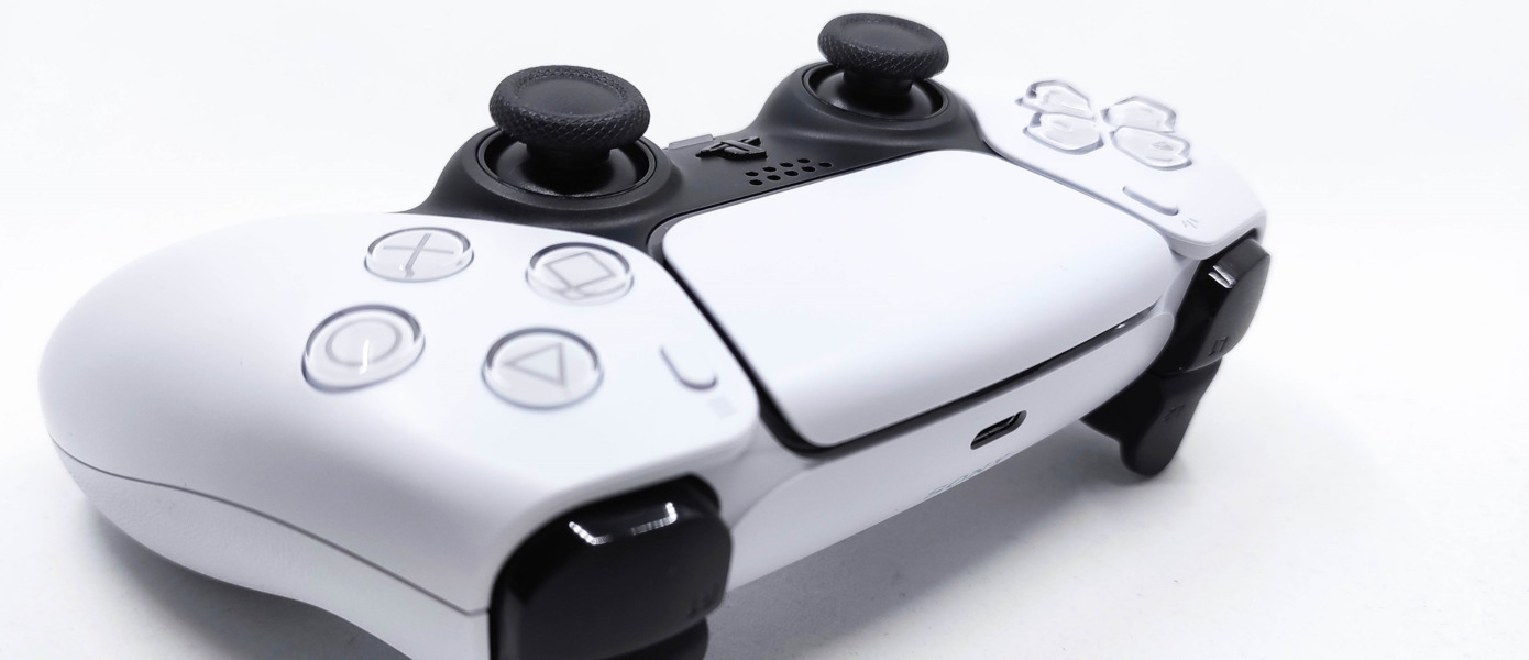 Некоторые владельцы PS5 столкнулись с обязательным обновлением геймпада — без новой прошивки DualSense отключается
