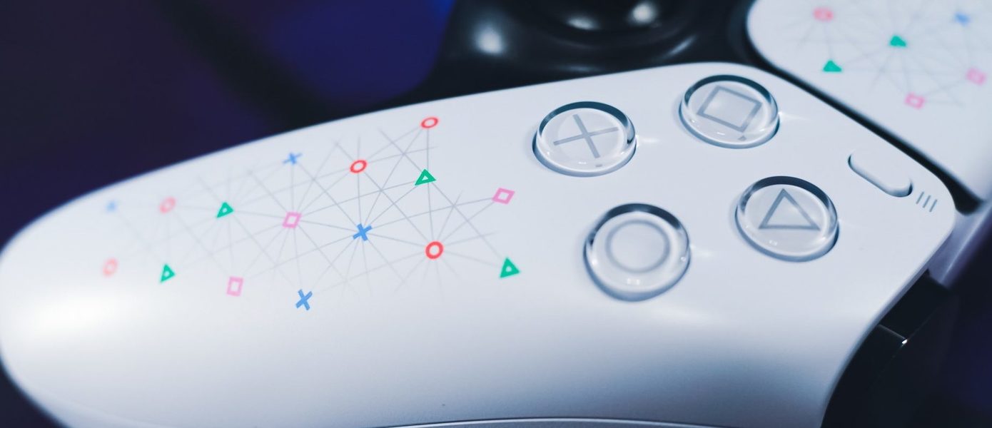 Sony подарила разработчикам уникальные контроллеры DualSense для PlayStation 5