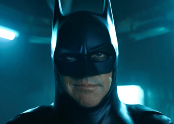 Первый взгляд на Майкла Китона в образе Бэтмена без маски из фильма 