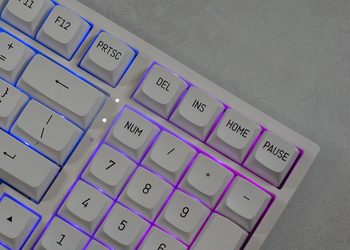 Приятная универсальность: Обзор клавиатуры Zone 51 Garnet