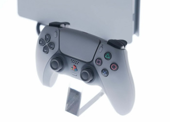 Живые фото PlayStation 5 Pro в дизайне первой PlayStation — посмотрите на лимитированную версию мощной консоли