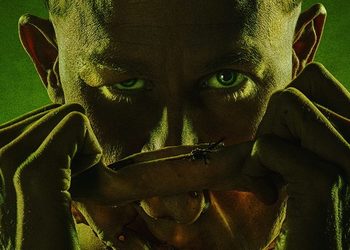 Чарли Ханнэм размахивает бензопилой на постере сериала