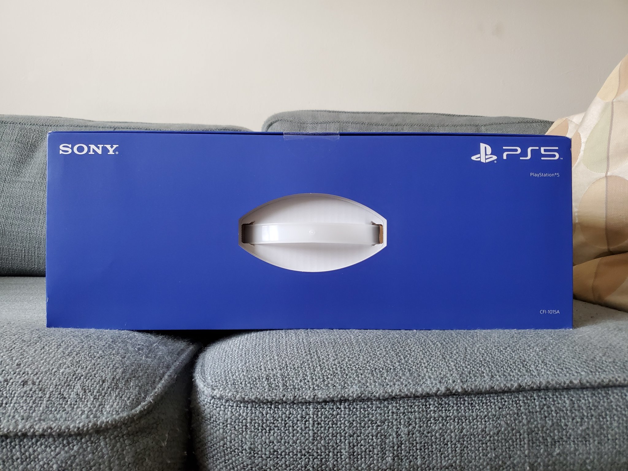 Пс 5 в рассрочку. Сони ПС 5 коробка. Sony PLAYSTATION ps5 коробка. PLAYSTATION 5 Box. Сони PS 5 коробка ..