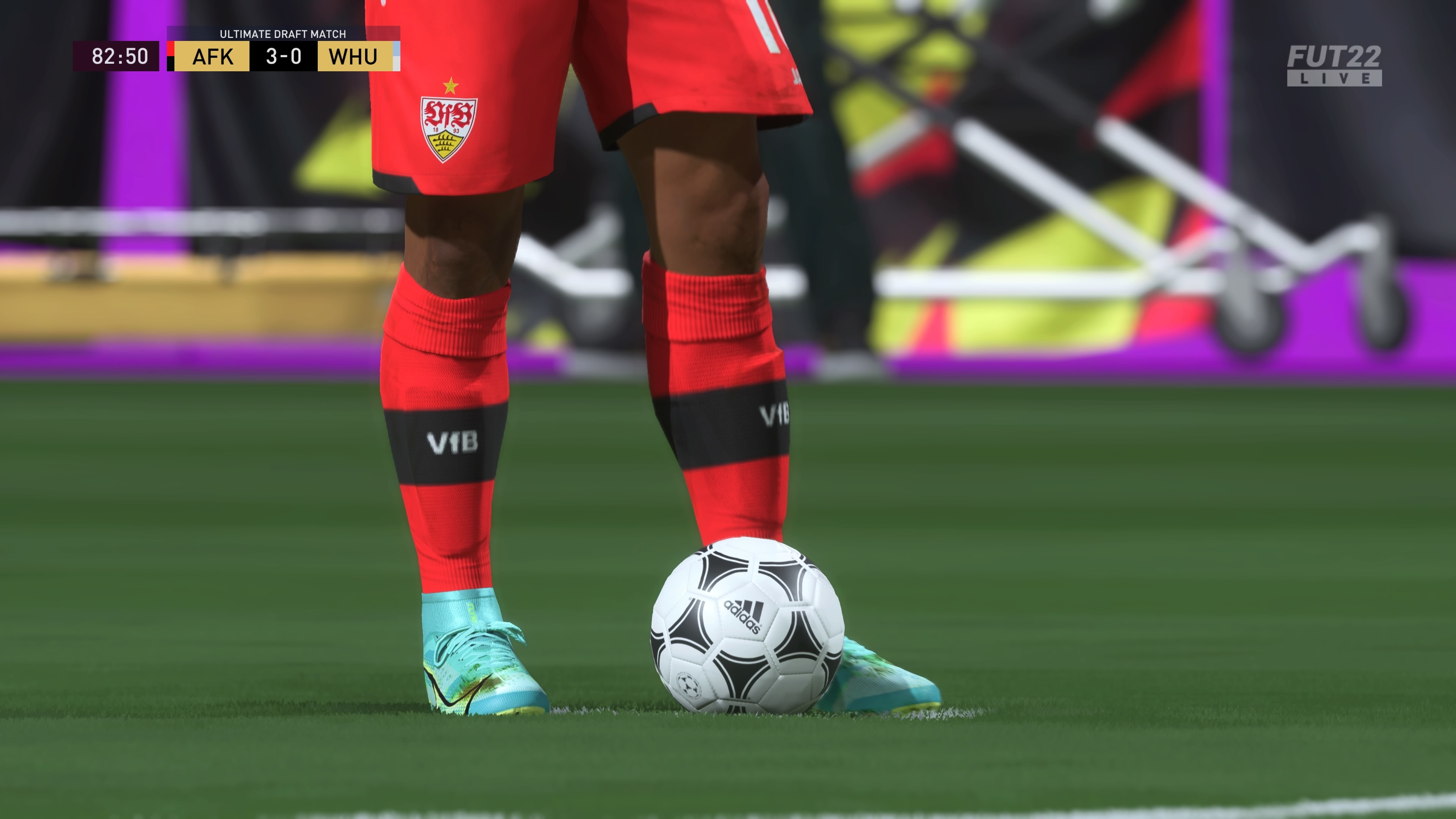 Ощущается по-новому, но без революций: Обзор FIFA 22  
